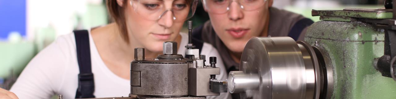 Metallbearbeitung für Werkzeugbautechniker:innen (H6) / konventionell - ohne zyklengesteuerter Drehmaschine
